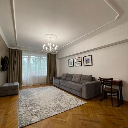 Двухкомнатная Квартира На Арбате Almaty Eksteriør bilde