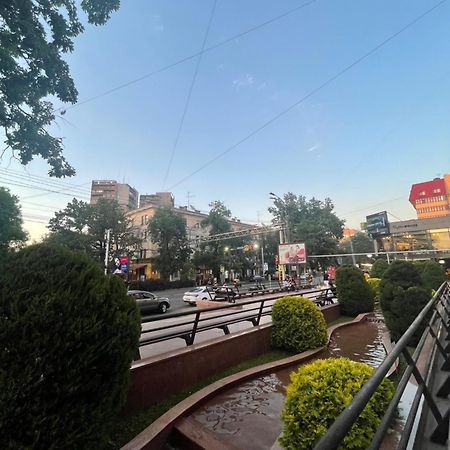 Двухкомнатная Квартира На Арбате Almaty Eksteriør bilde