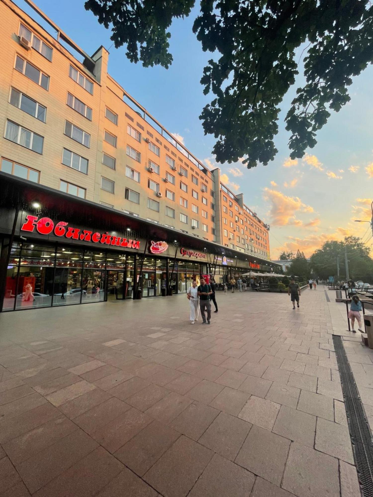 Двухкомнатная Квартира На Арбате Almaty Eksteriør bilde